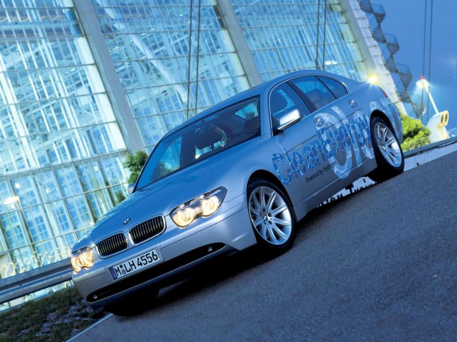  BMW 745h CleanEnergy Concept 2002 года  (фото 10 из 10)